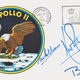 Uno de los sobres firmados por los tres astronautas.